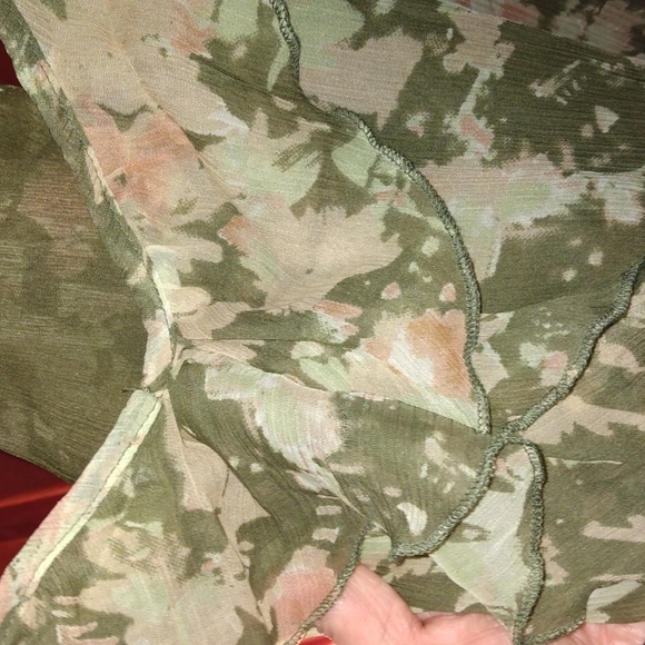 Mudd sleeveless top camo green size L in great used condition - Picture 8 of 16